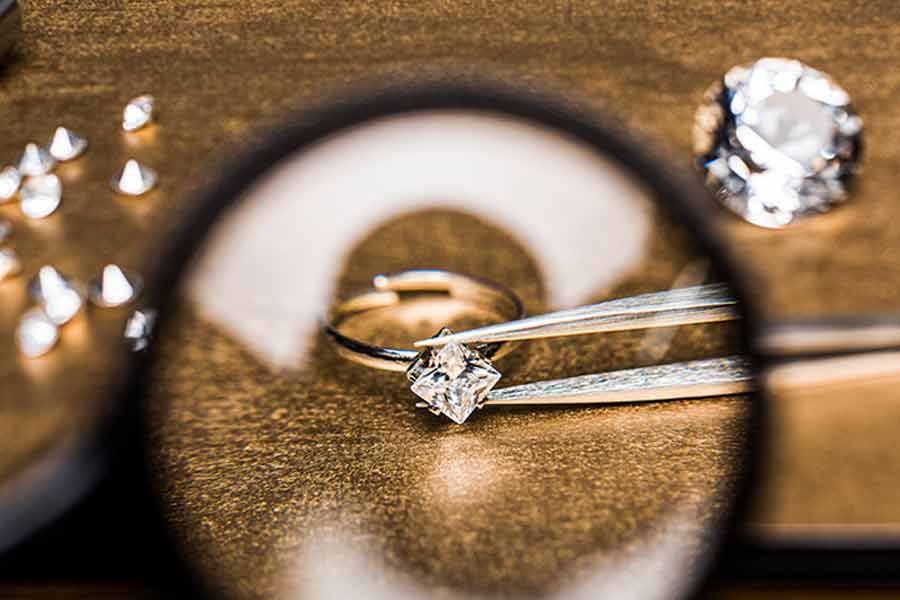 A mysterious necklace with 500 diamonds links to a scandal of Marie Antoinette