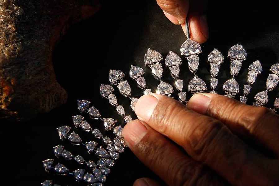 A mysterious necklace with 500 diamonds links to a scandal of Marie Antoinette