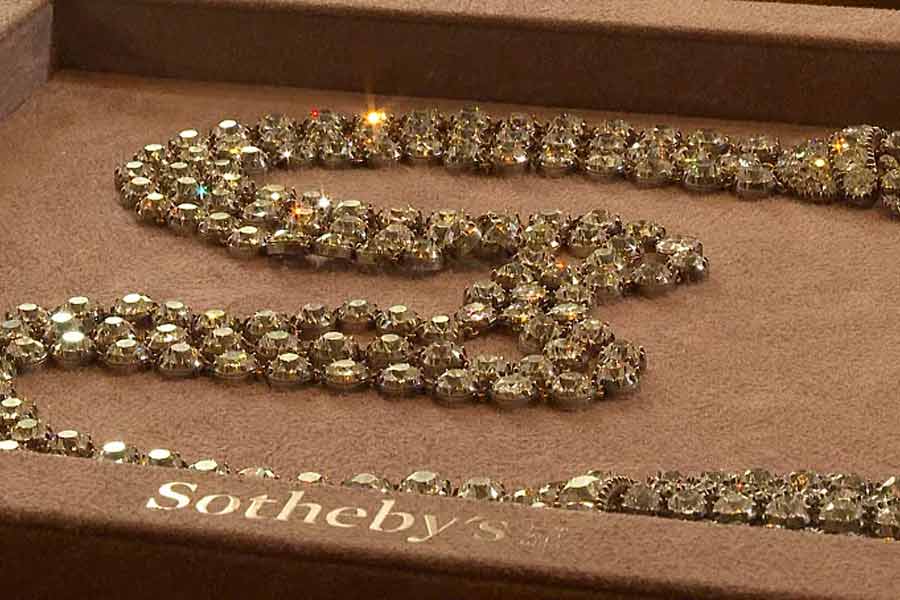 A mysterious necklace with 500 diamonds links to a scandal of Marie Antoinette