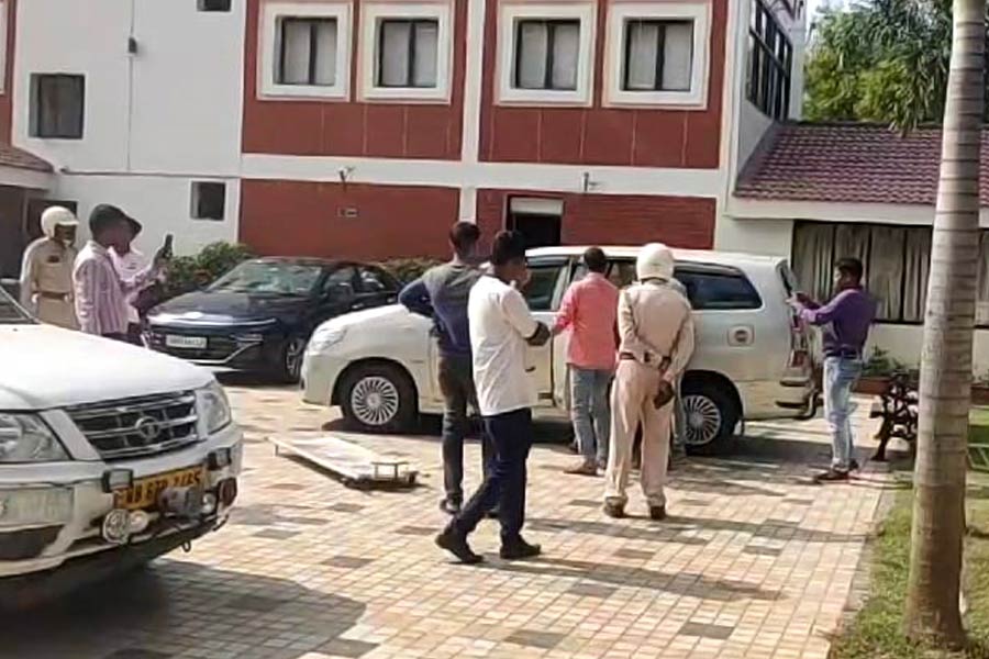 Body recovered from car parked in Bishnupur hotel dgtld