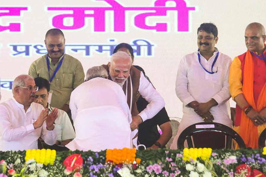 সমীকরণ: প্রধানমন্ত্রী নরেন্দ্র মোদীর সামনে বিহারের মুখ্যমন্ত্রী নীতীশ কুমার।