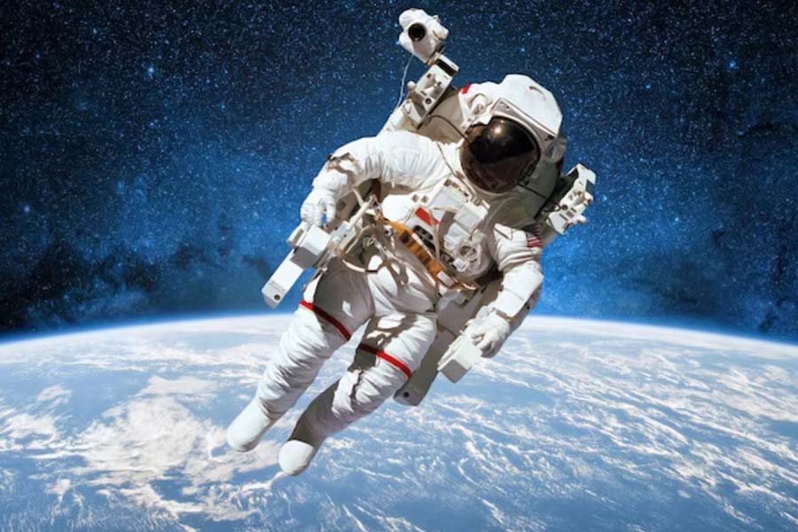NASA astronaut warns about International Space Station leakage and aging spacesuits 