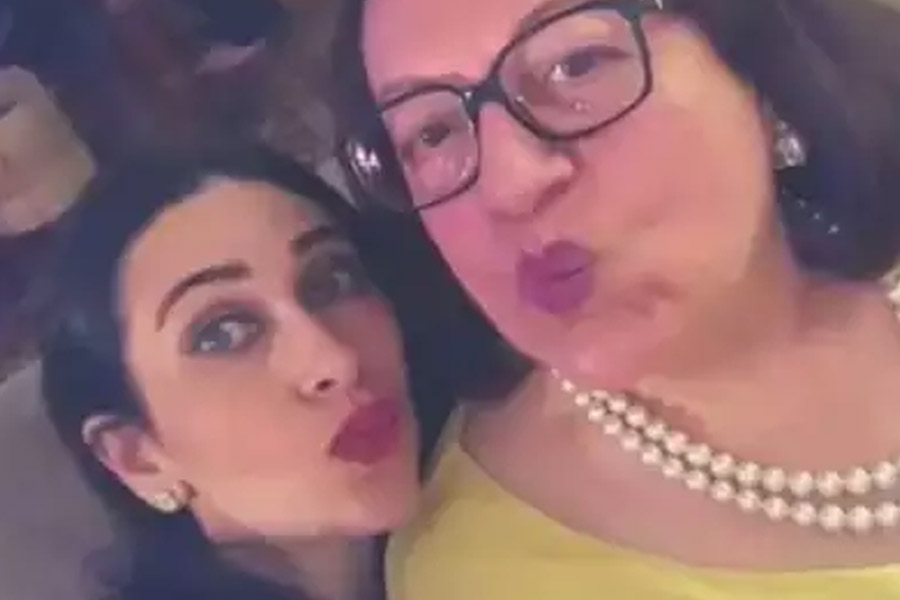 All you need to know the story about kissing scene of Amir Khan, Karishma Kapoor starrer Raja Hindustani 