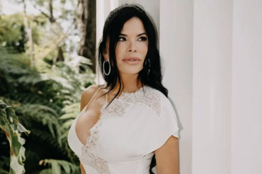 Jeff Bezos and Lauren Sanchez are getting ready to marry in an extravagant ceremony 