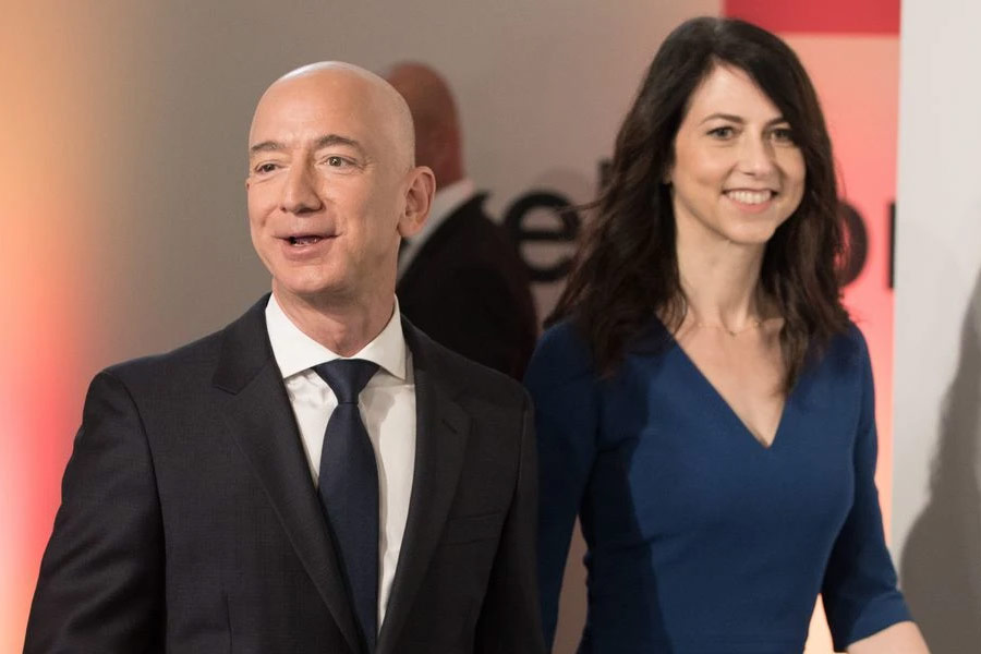 Jeff Bezos and Lauren Sanchez are getting ready to marry in an extravagant ceremony 