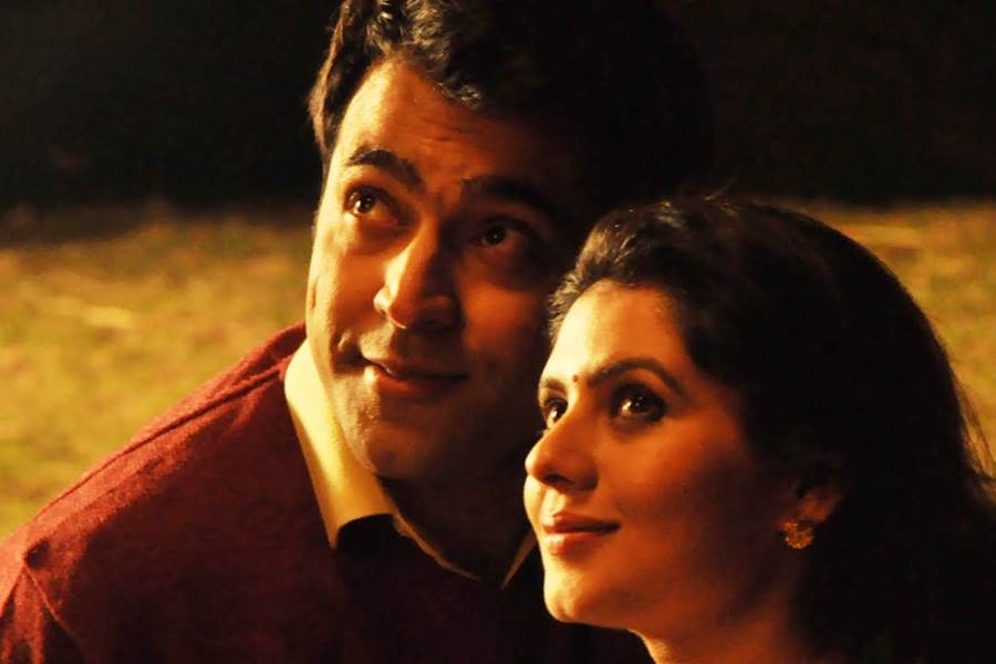 আবীর ও পায়েল যখন ফ্রেমে।