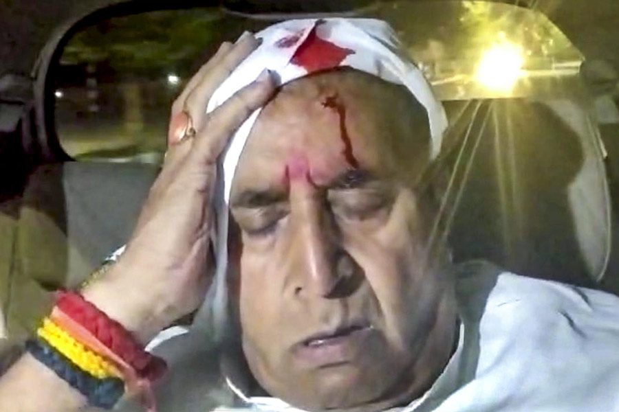 ঘটনায় গুরুতর জখম অনিল দেশমুখ।