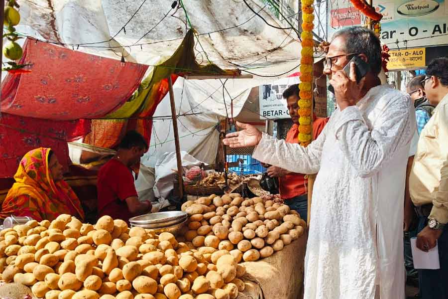 Task force raid several market of Kolkata and reviewed price hike of vegetables