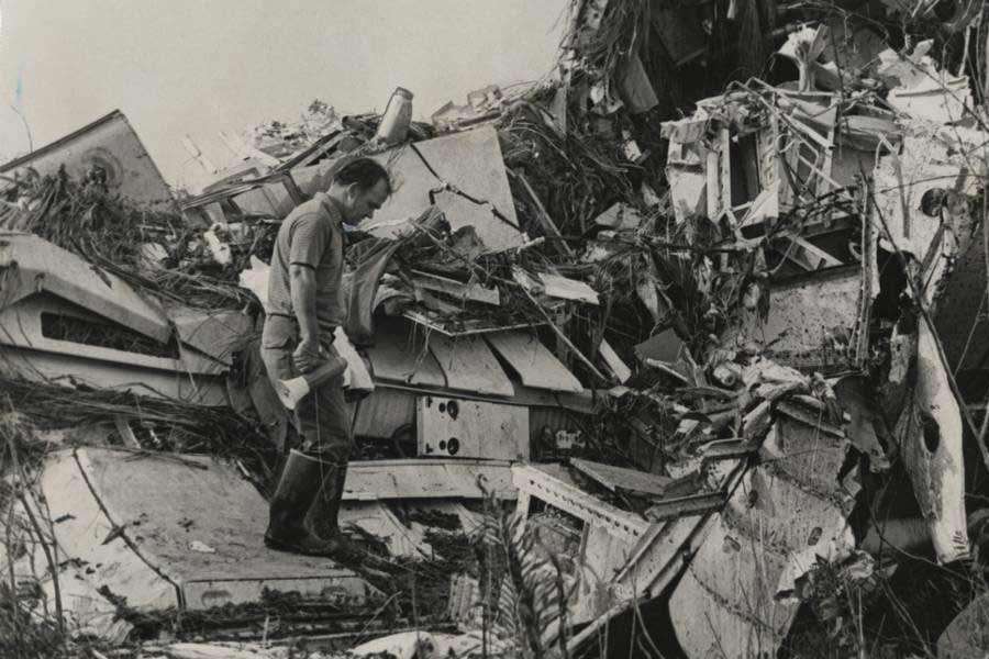 What is the story behind mysterious accident of flight 401