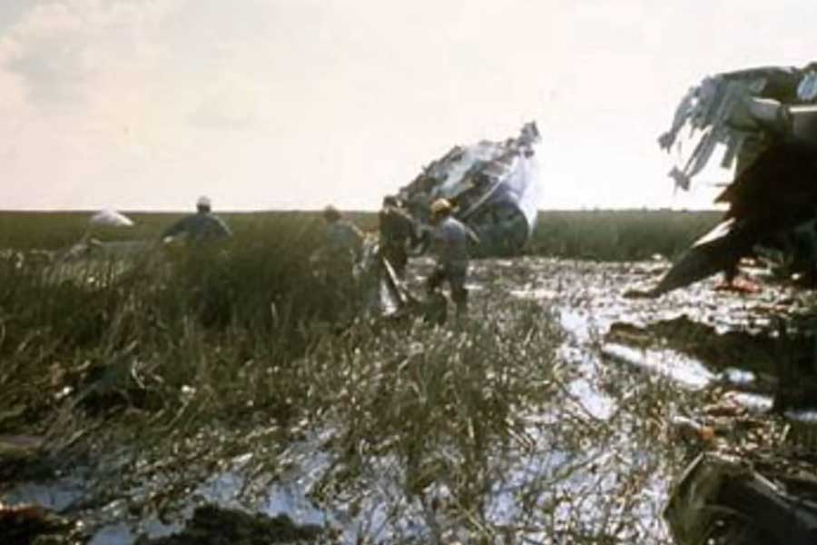 What is the story behind mysterious accident of flight 401