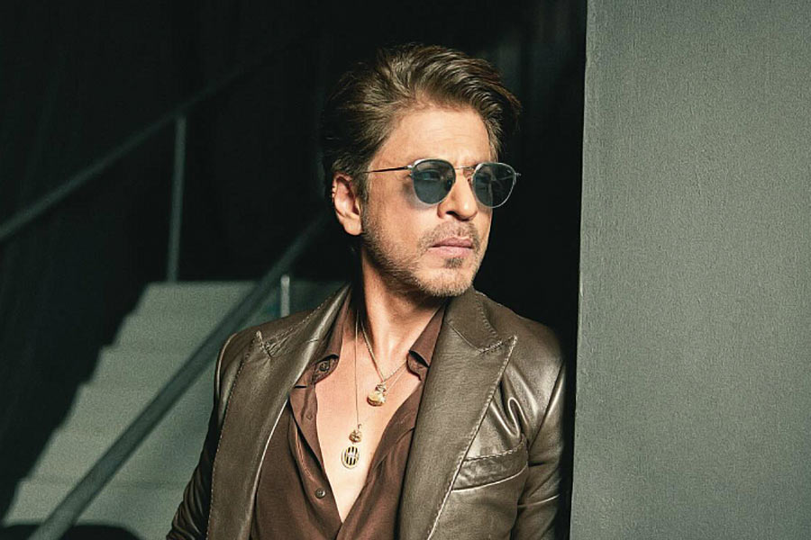 Shah Rukh khan shares once he used to cry a lot in bathroom due to this reason