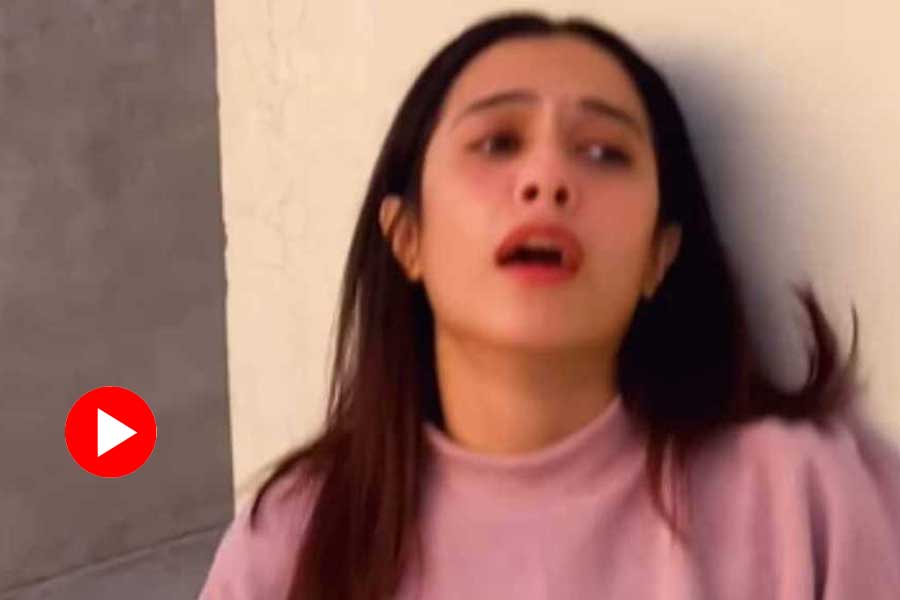 Pakistani girl claims she fallen in love with Indian boy and cries, video goes viral