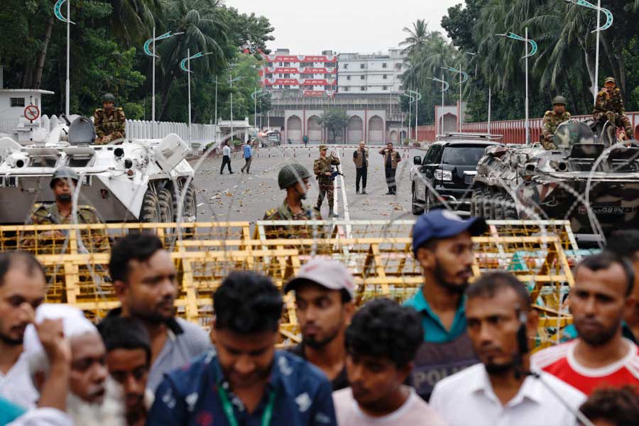 Students of Dhaka College and City College clash at Science Lab intersection area dgtl