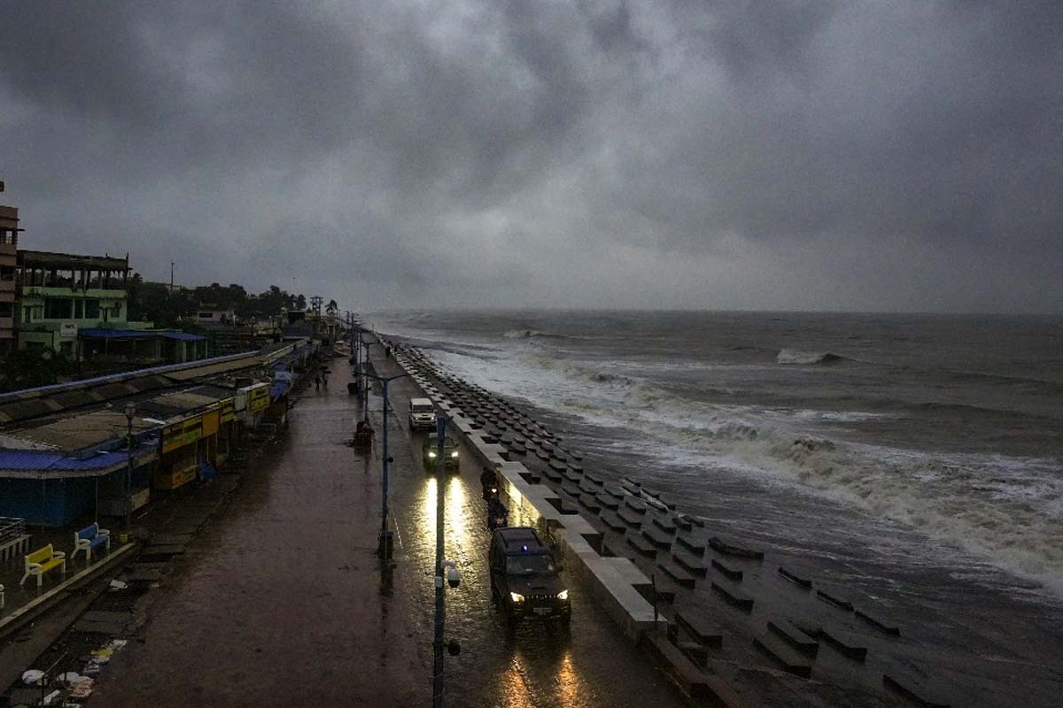 IMD issues new alert in Bay of Bengal, May intensify on Sunday as Cyclone Fengal dgtl