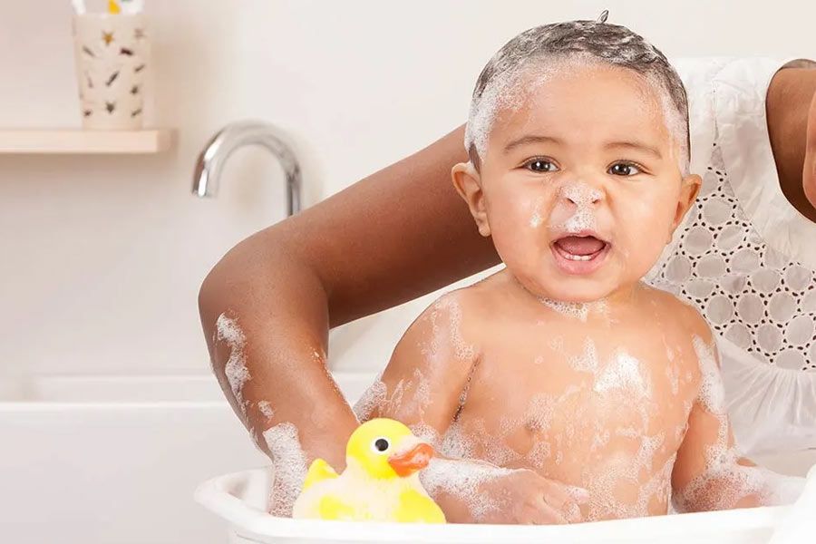 Here are some tips for bathing a child in winter