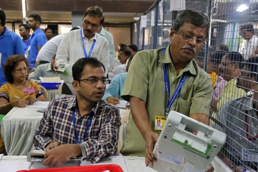 Live update of six assembly seat vote counting of West Bengal by Election dgtl