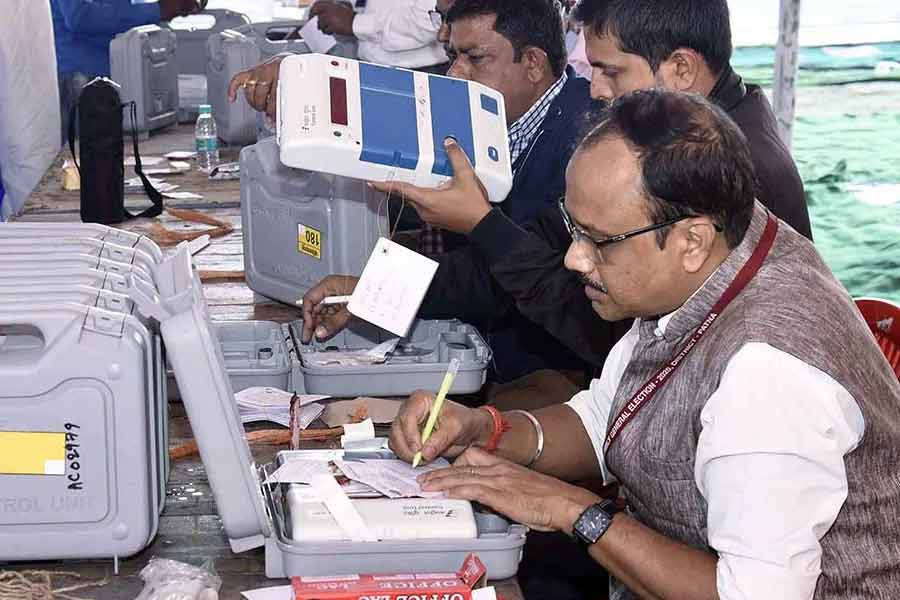 Live update of six assembly seat vote counting of West Bengal by Election dgtl