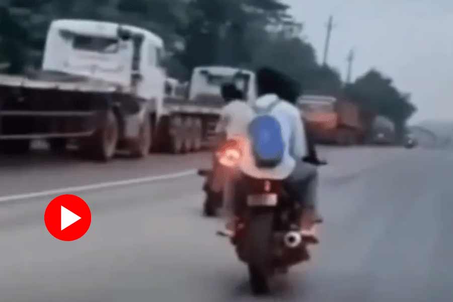 A video of some bike riders trying a bizarre stunt ended up falling on road