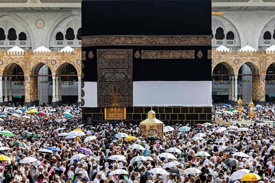 Pakistani pilgrims have to give affidavit regarding not to beg during Hajj in Saudi Arabia 