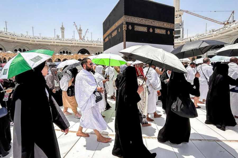 Pakistani pilgrims have to give affidavit regarding not to beg during Hajj in Saudi Arabia 