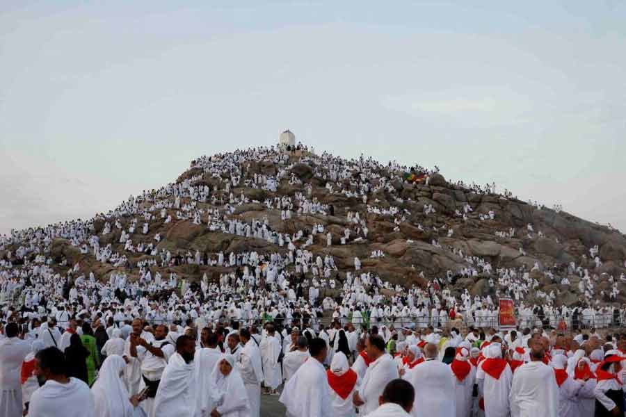 Pakistani pilgrims have to give affidavit regarding not to beg during Hajj in Saudi Arabia 