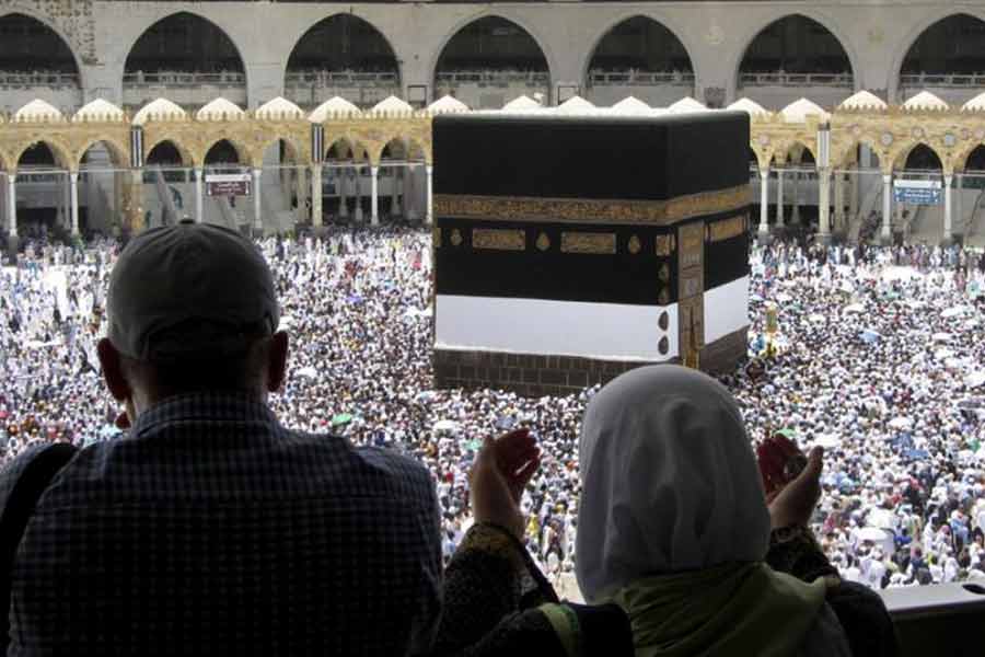 Pakistani pilgrims have to give affidavit regarding not to beg during Hajj in Saudi Arabia 