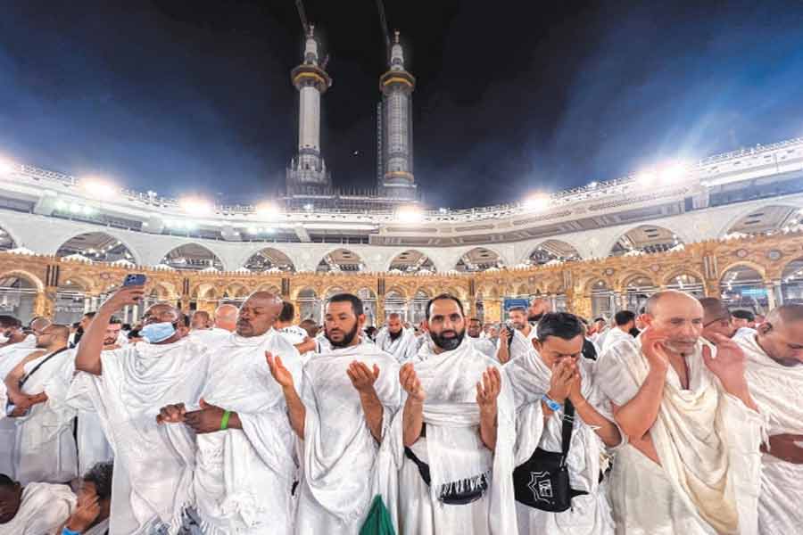 Pakistani pilgrims have to give affidavit regarding not to beg during Hajj in Saudi Arabia 