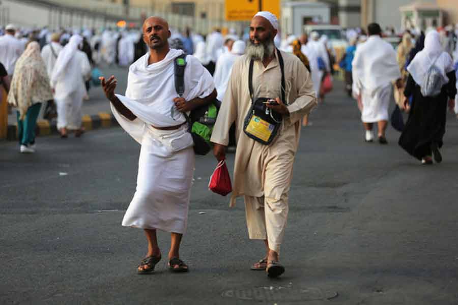 Pakistani pilgrims have to give affidavit regarding not to beg during Hajj in Saudi Arabia 