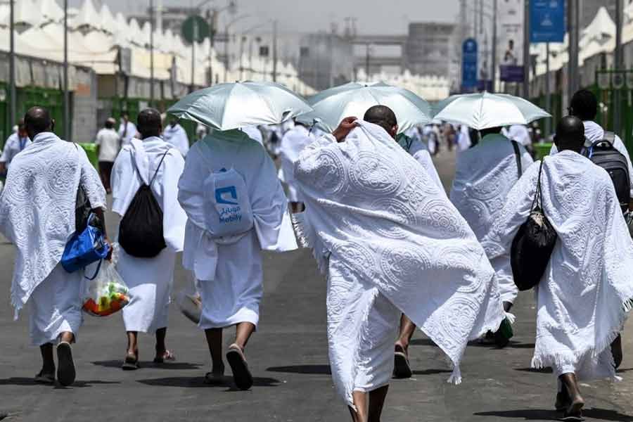 Pakistani pilgrims have to give affidavit regarding not to beg during Hajj in Saudi Arabia 