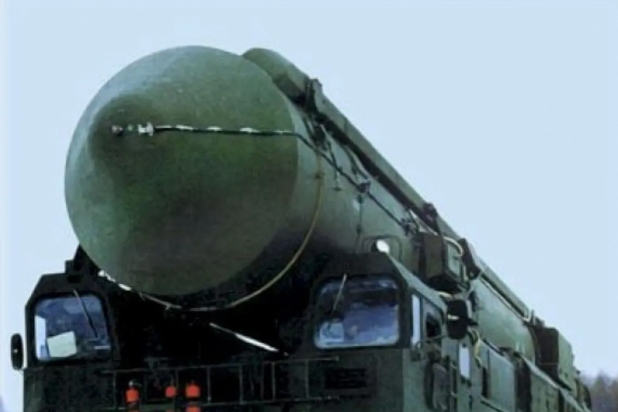 Russian Oreshnik missile hits Ukraine triggering explosions for three hours know speed range and threat of this weapon 