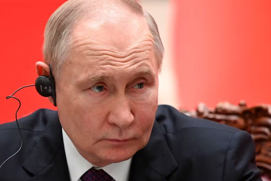 Russian Oreshnik missile hits Ukraine triggering explosions for three hours know speed range and threat of this weapon 