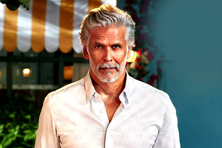 মডেলিং কী, সেটা জানার আগেই মডেল হয়ে যান মিলিন্দ। 