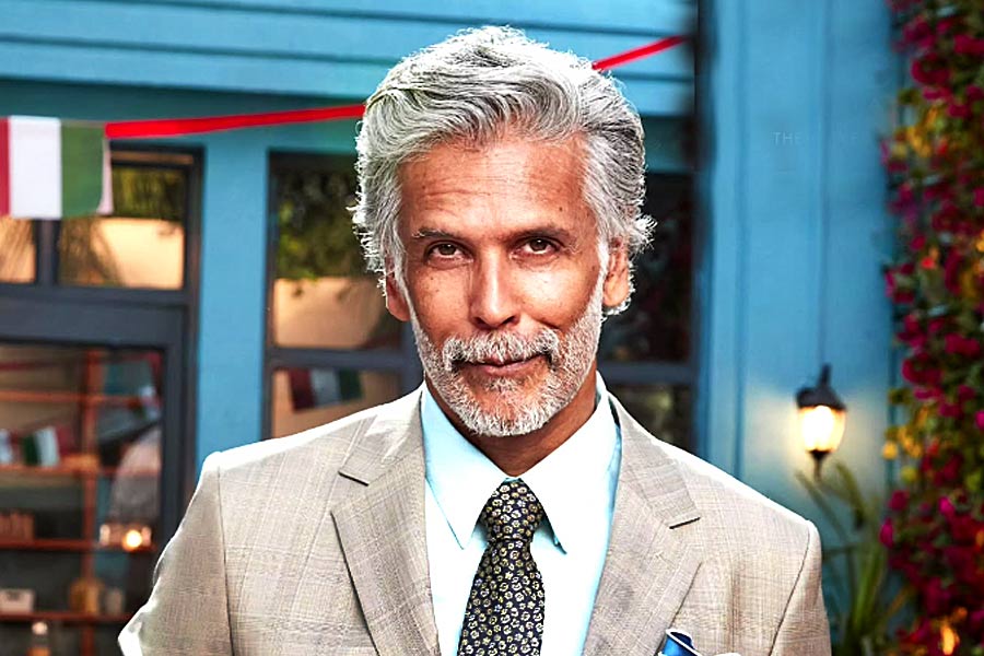 তাঁর ত্বক নায়িকাদের চেয়েও বেশি ঝলমলে, দাবি মিলিন্দের। 