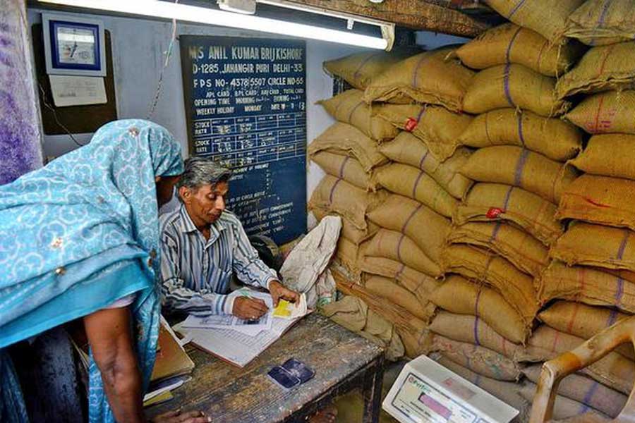 Ration fraud 28 percent of food grains never reached to beneficiaries government loss annually Rs 69000 crores 