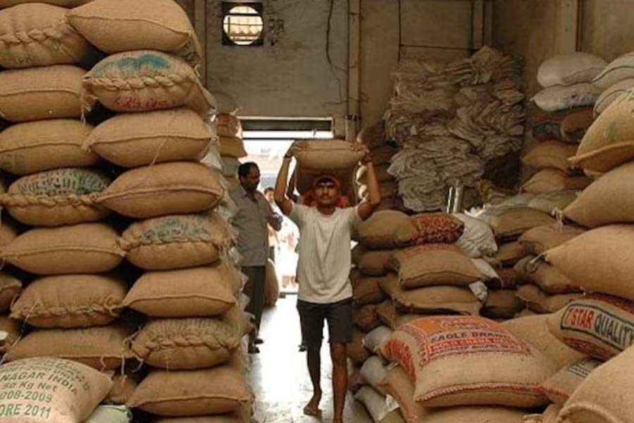 Ration fraud 28 percent of food grains never reached to beneficiaries government loss annually Rs 69000 crores 