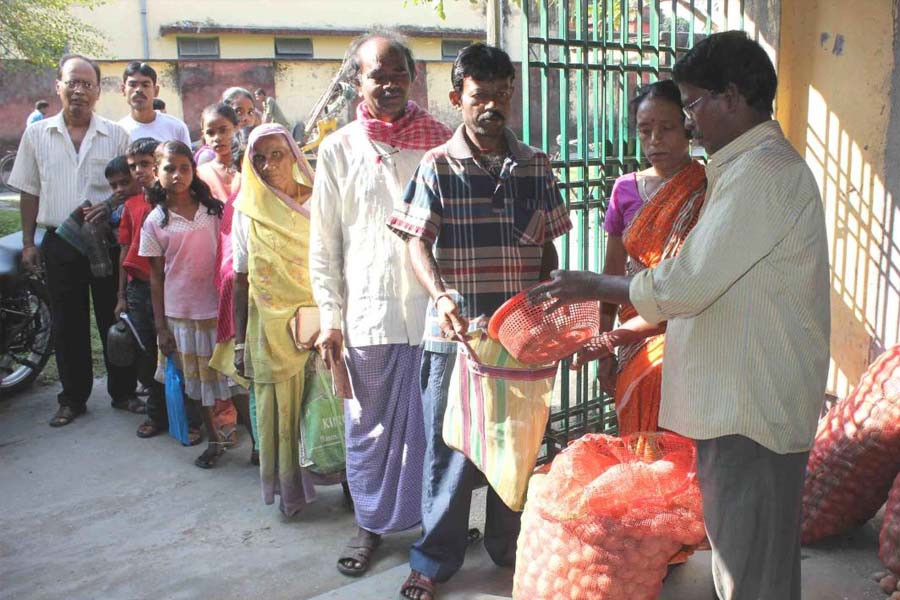 Ration fraud 28 percent of food grains never reached to beneficiaries government loss annually Rs 69000 crores 