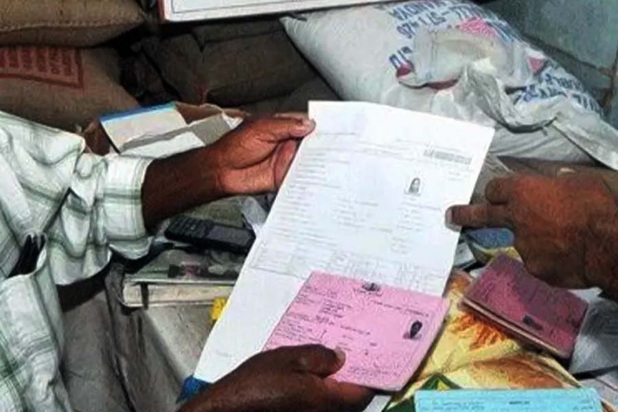 Ration fraud 28 percent of food grains never reached to beneficiaries government loss annually Rs 69000 crores 