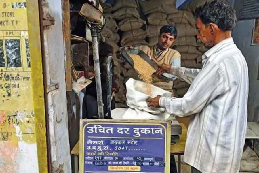 Ration fraud 28 percent of food grains never reached to beneficiaries government loss annually Rs 69000 crores 