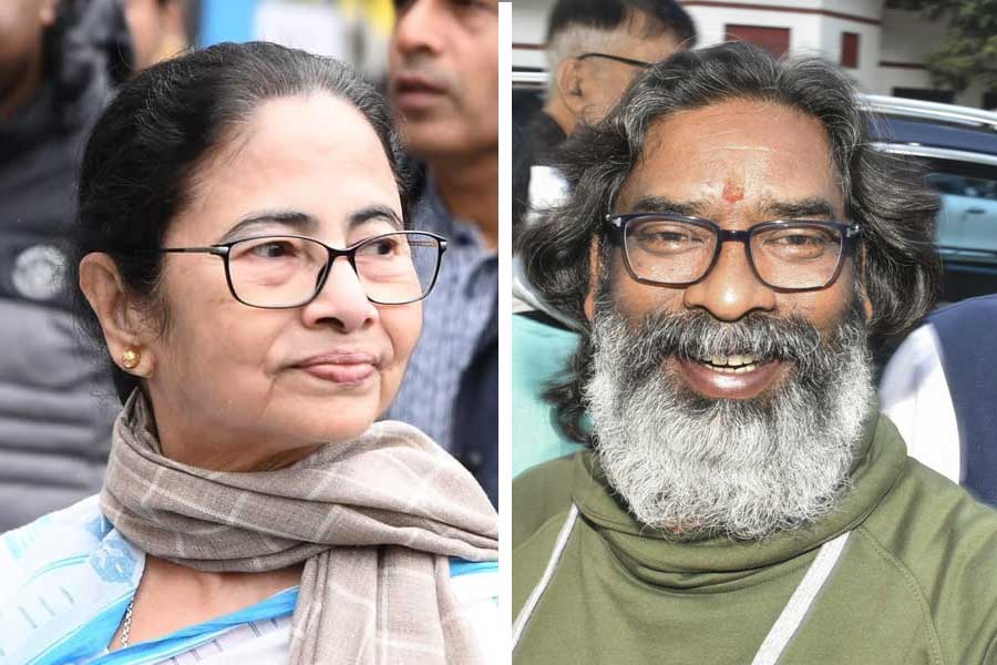 Hemant Soren called Mamata Banerjee for invite to oath taking ceremony