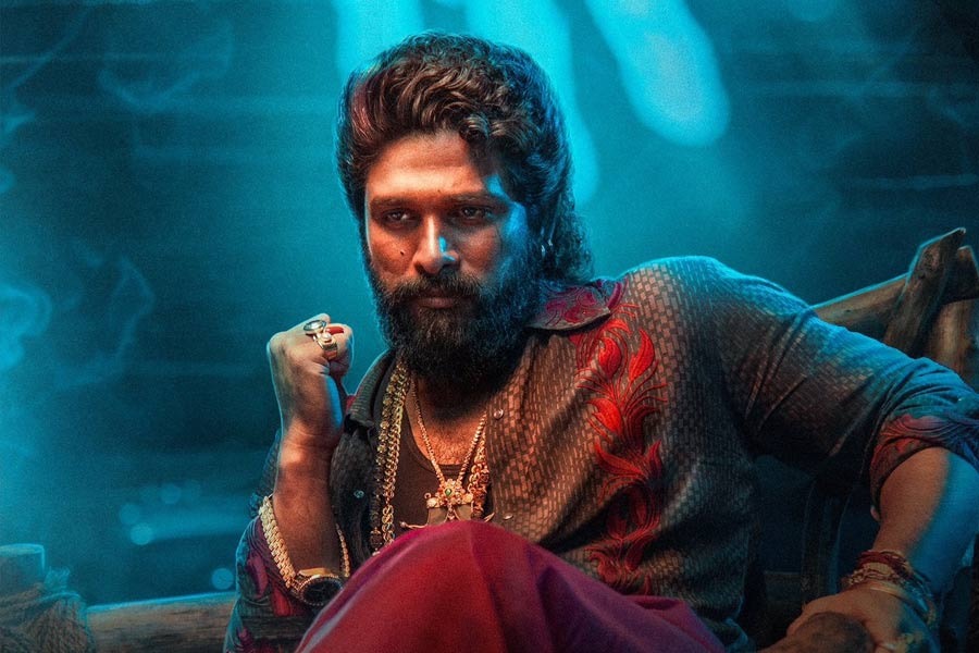 চলতি বছরের ডিসেম্বর মাসের প্রথম সপ্তাহে প্রেক্ষাগৃহে মুক্তি পেতে চলেছে অল্লু অর্জুন অভিনীত ‘পুষ্পা ২’। তেলুগু ভাষার পাশাপাশি তামিল, কন্নড়, মালয়ালম, হিন্দি, এমনকি বাংলা ভাষাতেও মুক্তি পাচ্ছে এই ছবি। বক্স অফিস সূত্রে খবর, এই ছবির নির্মাণে খরচ হয়েছে ৪০০ থেকে ৫০০ কোটি টাকা।