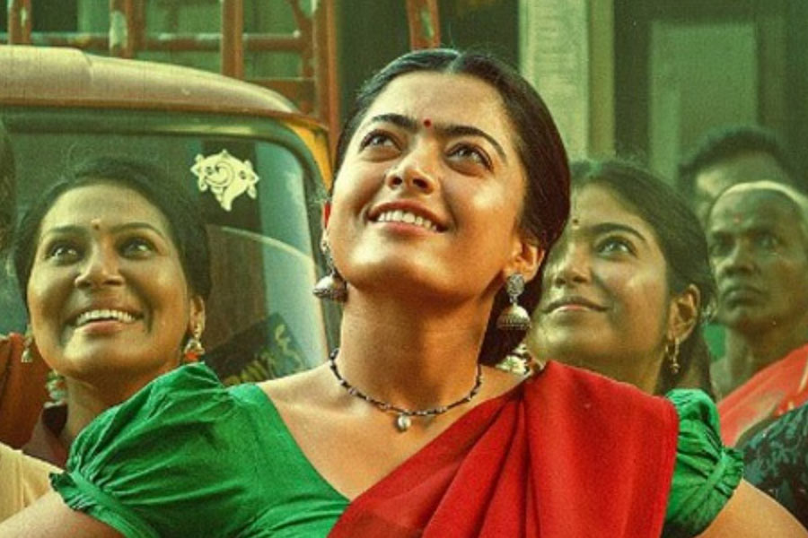 সংবাদমাধ্যম সূত্রে খবর, ‘পুষ্পা ২’ ছবিতে অভিনয় করে ১০ কোটি টাকা উপার্জন করেছেন রশ্মিকা।