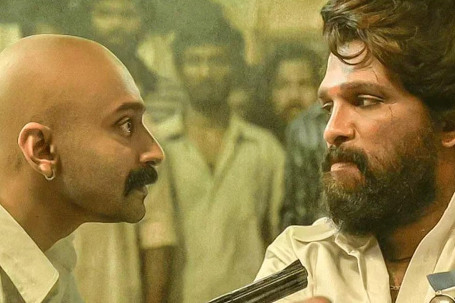 ‘পুষ্পা ১’-এ কম সময় পেলেও গুরুত্বপূর্ণ চরিত্রে অভিনয় করতে দেখা গিয়েছিল দক্ষিণের জনপ্রিয় অভিনেতা ফাহাদ ফাসিলকে। ‘পুষ্পা ২’-এ তাঁর চরিত্র আরও পরিণত হয়েছে। পারিশ্রমিকও আগের চেয়ে বেশি পাচ্ছেন তিনি।