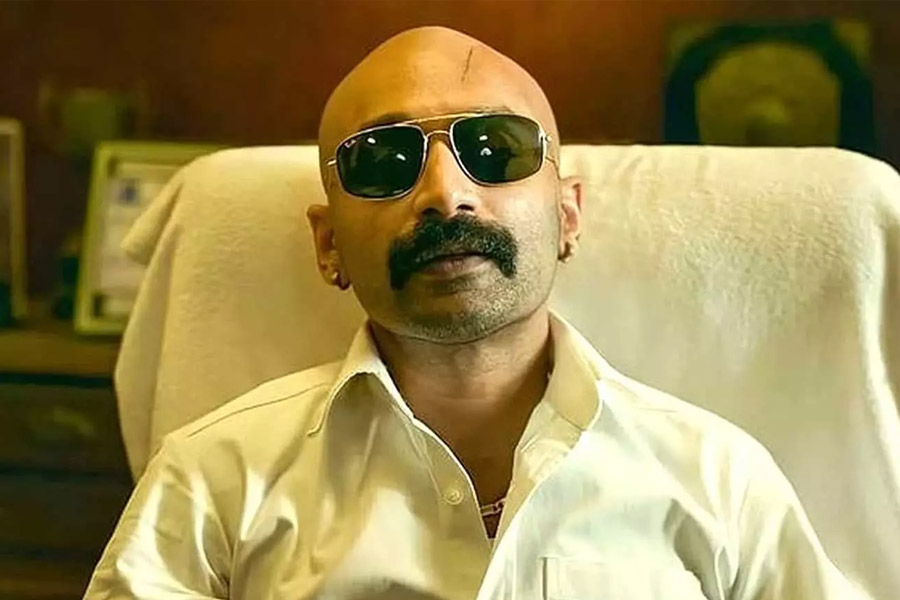 ফিল্মপাড়ার অন্দরমহল সূত্রে খবর, ‘পুষ্পা ২’ ছবিতে অভিনয় করে আট কোটি টাকা আয় করেছেন ফাহাদ।