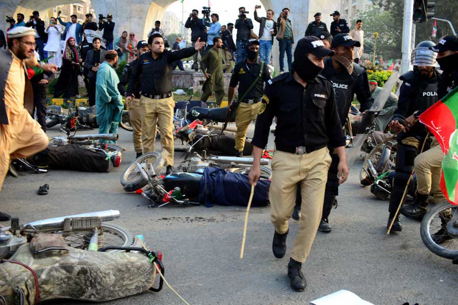 Clash between supporters of Imran Khan’s PTI and army in Islamabad Pakistan many killed dgtl