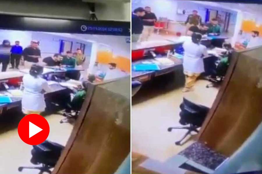 IPS officer allegedly verbally abused a resident doctor at Safdarjung Hospital New Delhi