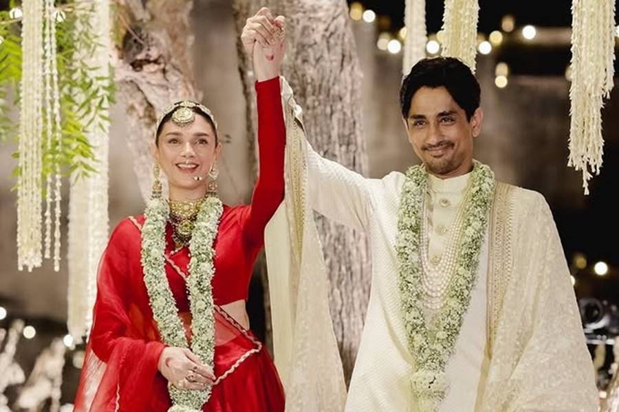 Actress Aditi Rao Hydari gets married again with Siddharth at Alila Fort Bishangarh dgtl