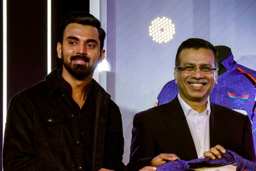 picture of KL Rahul and Sanjiv Goenka