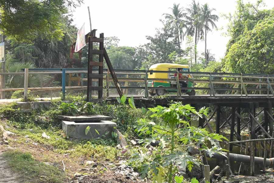 local residents will sit on hunger strike demanding repair of dilapidated wooden bridge