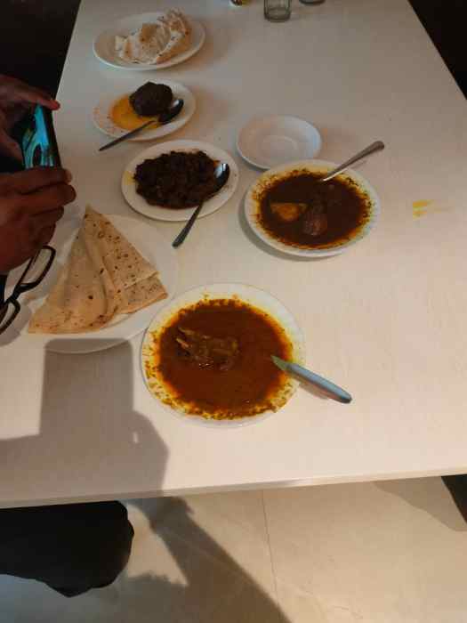 রয়্যালের ঐতিহ্যবাহী পদগুলি। রুমালি রুটি, চাপ, চপ, খুশকা ইত্যাদি।