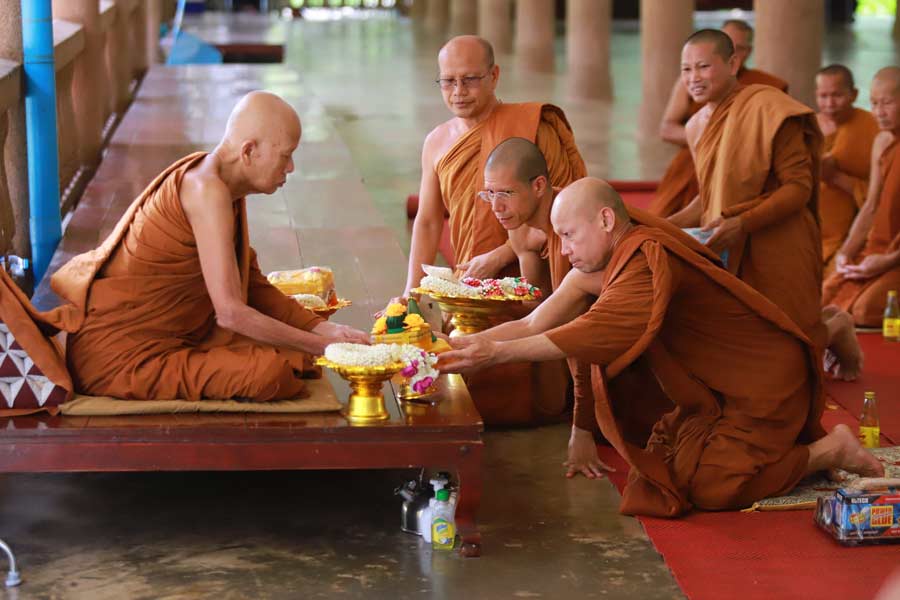 All about Ven Ajahn Siripanyo, monk who gave up wealth worth 40 thousand crore